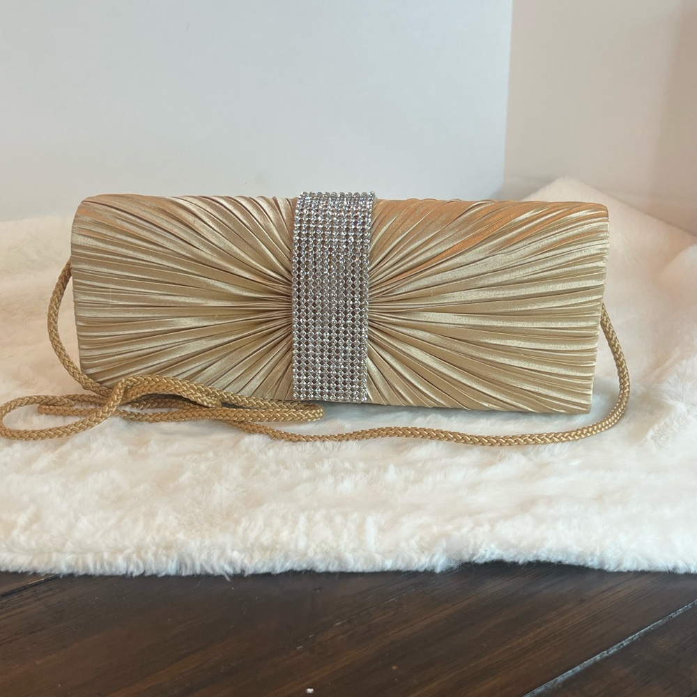 Elegant Gold Clutch with Rhinestone Detail